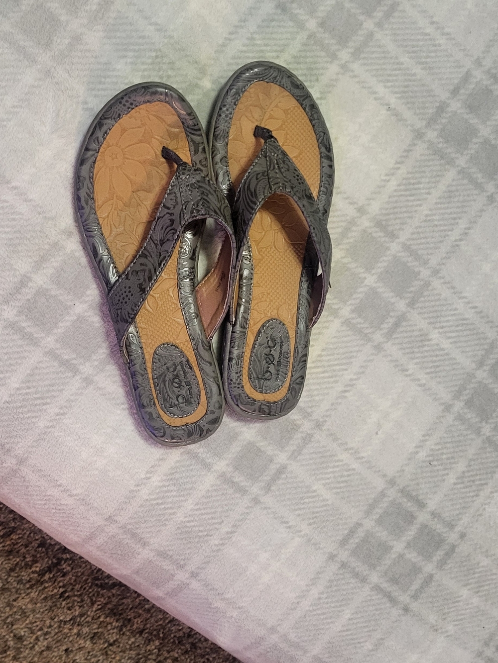Women's BOC Gray Embossed Thong Sandals - Comfortable Casual Flip Flops 8M - Picture 2 of 10